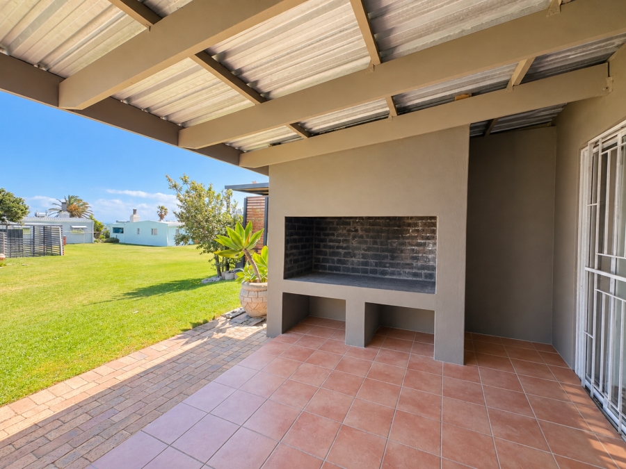 To Let 4 Bedroom Property for Rent in Harbour Island Western Cape